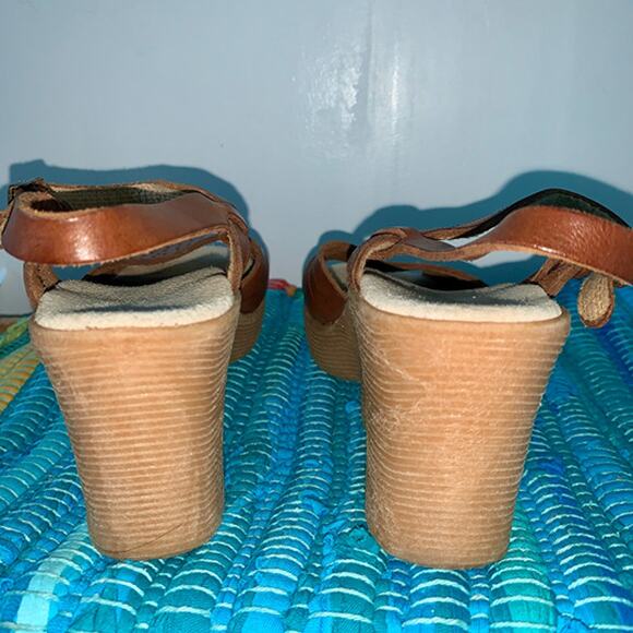 VINTAGE 70s/80s FAMOLARE "HI THERE" WAVY SOLE LEATHER WEDGE SANDAL - Picture 4 of 11